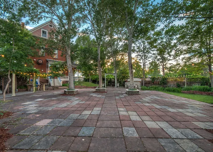 Lumber Baron Inn And Gardens