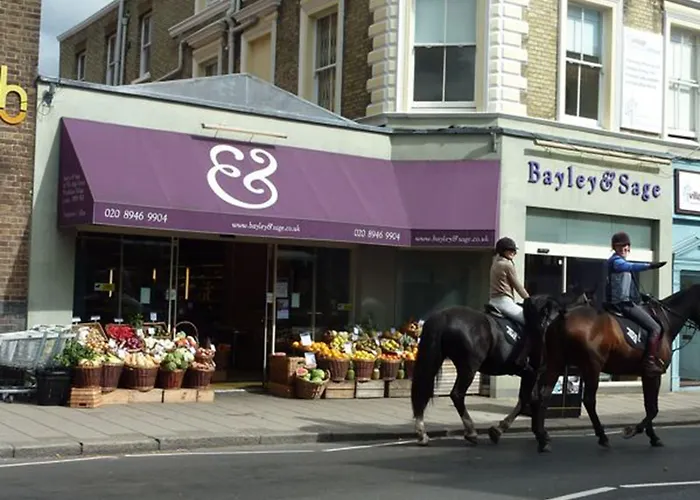 Wimbledon Town Centre Garden With Private Parking - Sleeps 5