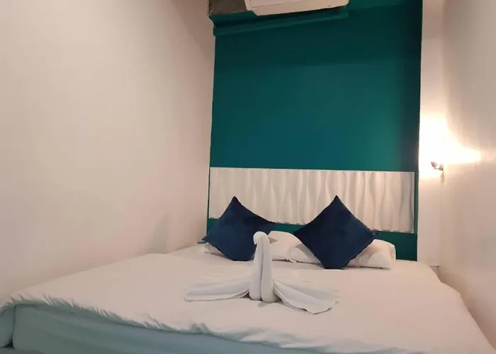 Hotel pres du College: Best Stay Hostel