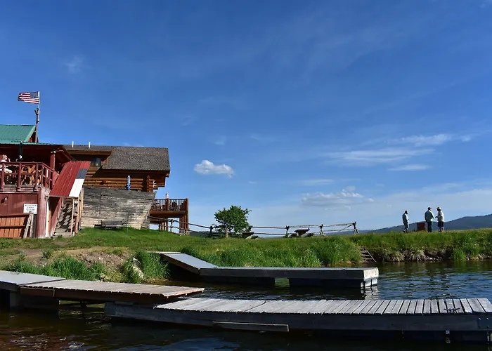 Lake View Suites