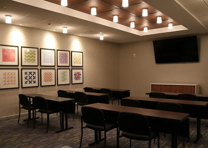 Holiday Inn Express & Suites - Portland Airport - Cascade Stn By Ihg