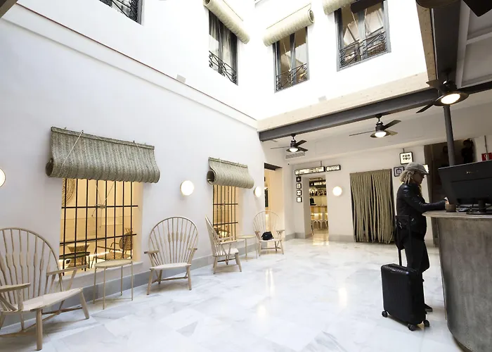 Hotel near College: U-Sense For You Hostel Sevilla
