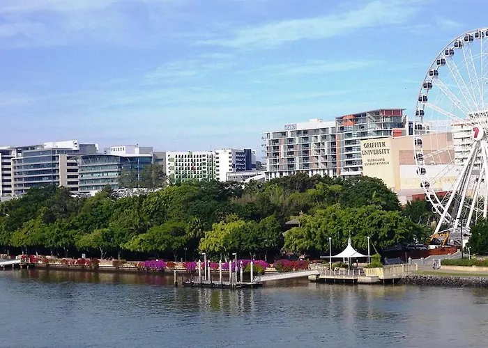 Bed and Breakfast Airtrip On Margaret Street In Cbd