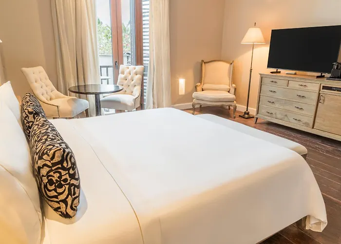 Bastion Luxury Hotel