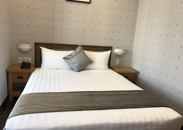 In Luxury hotels Emerald Central