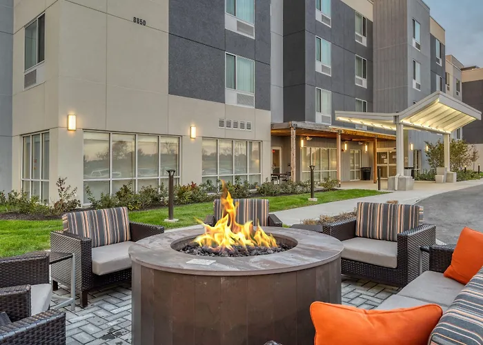 Hotel near College: Towneplace Suites By Marriott Indianapolis Airport