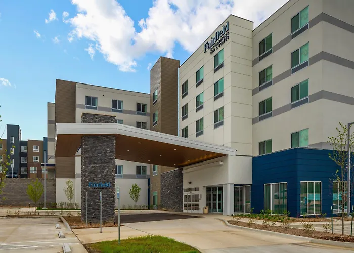 Pet Friendly hotel: Fairfield By Marriott Inn & Suites Kansas City North, Gladstone