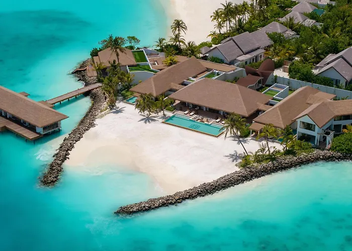 Hotel with Tennis: Hilton Maldives Amingiri Resort & Spa
