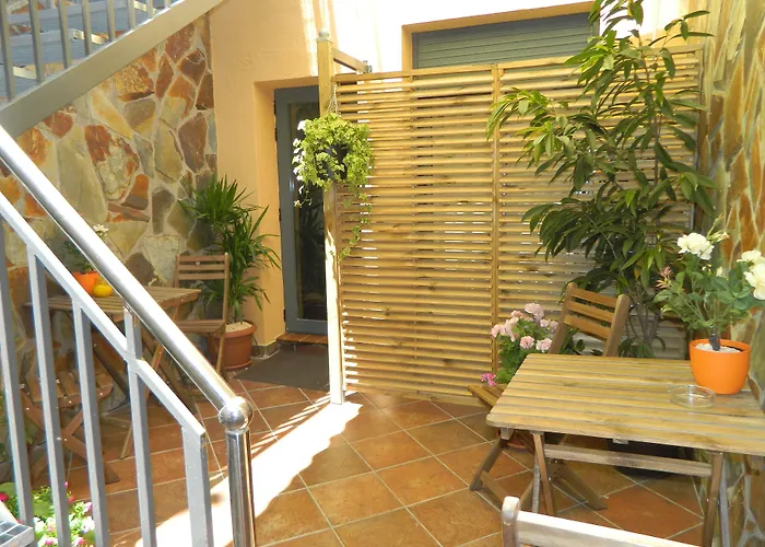 Hostal House