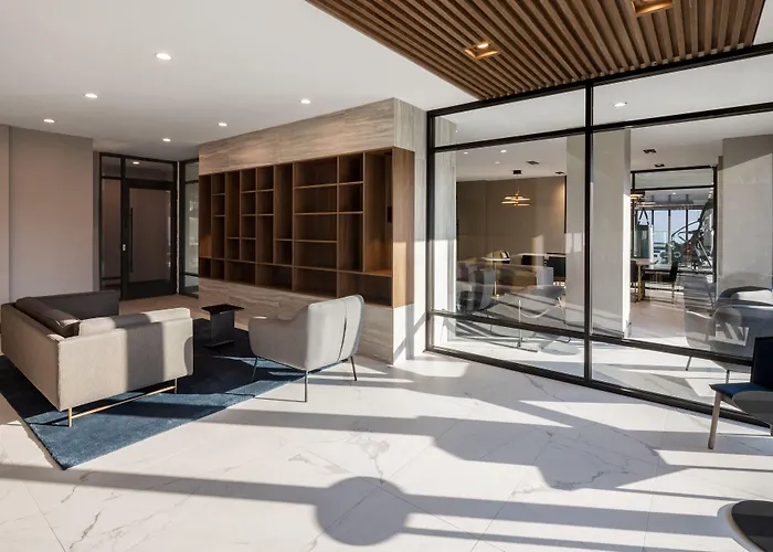 Global Luxury Suites At The Arches