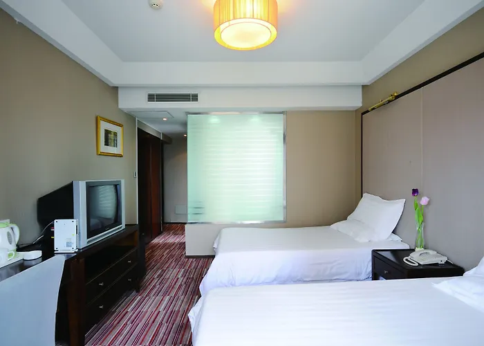 Rayfont Shanghai Nanpu Hotel
