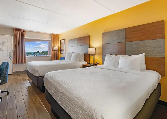 Clarion Pointe Galveston - Beachfront