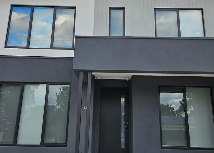 Maruve Guesthouse Plus- Modern Stay Near Melb Airport 12 Min