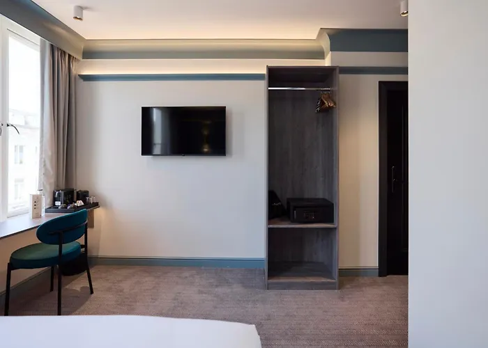 Cheap hotel: The Edwin Hotel