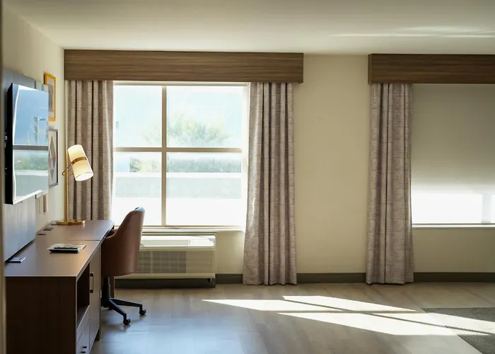 Trip to College Holiday Inn & Suites Phoenix Airport By Ihg