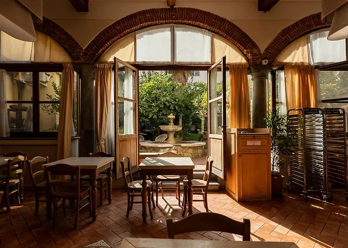 Hotel vicino al College: Hostel Archi Rossi