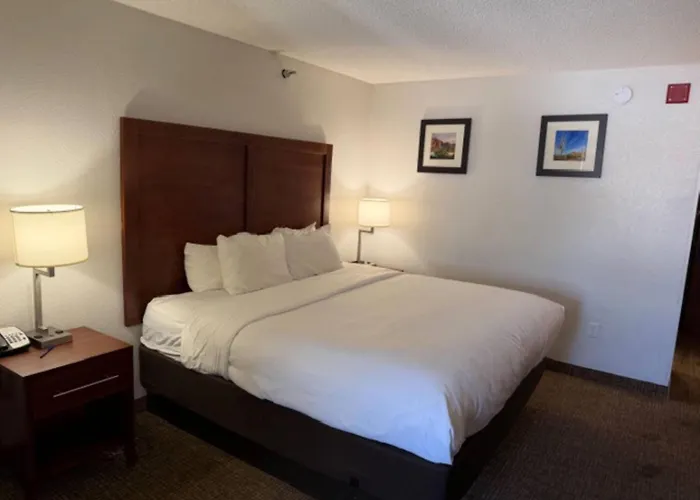 Comfort Inn & Suites North - Deer Valley
