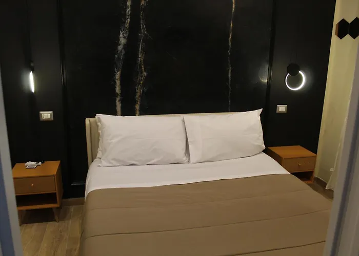 BlackWoody Contemporary Rooms - Napoli Centro Storico Via Toledo