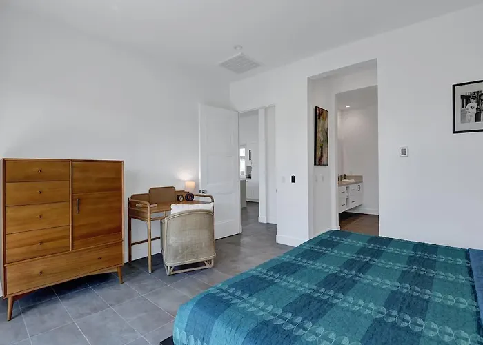 Pet Friendly hotel: Miralon Maison - Alice Lodging