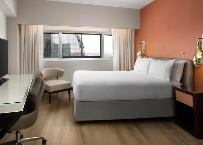 Hotel with Tennis: Millennium Hilton New York One Un Plaza
