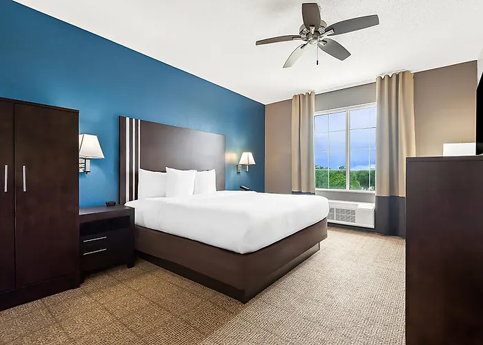 Cheap hotel: Comfort Suites New Orleans East