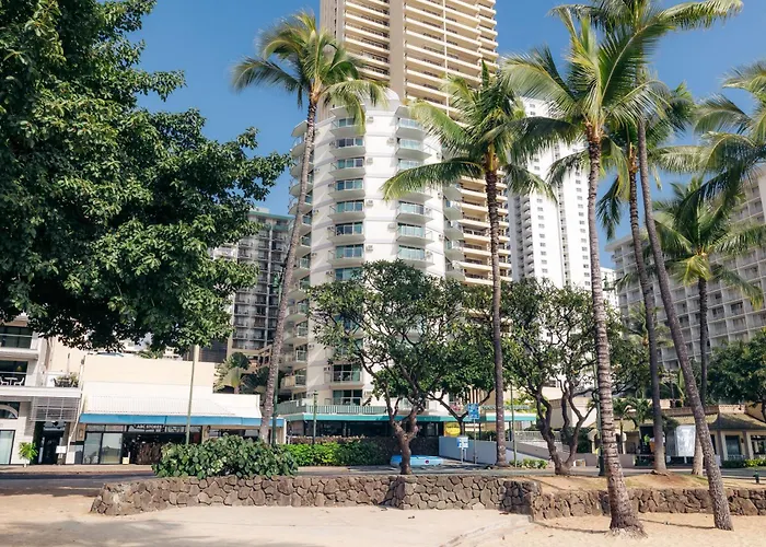 Family Hotel: Waikiki Circle Hotel By Castle
