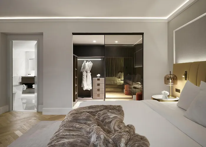 Vogue Hotel Montreal Downtown, Curio Collection By Hilton