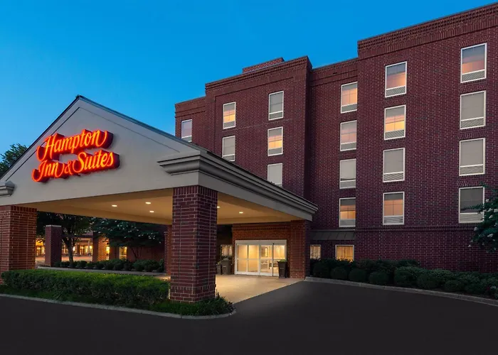 Hampton Inn & Suites Charlottesville At The University