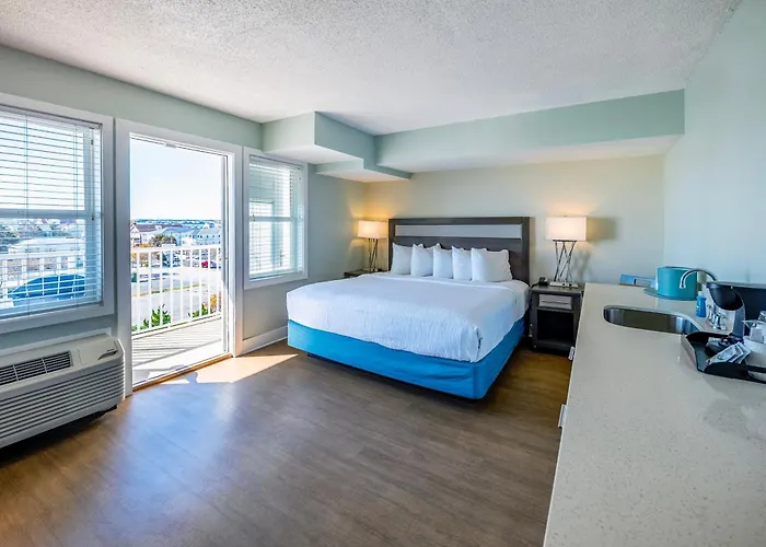 Commander Hotel & Suites