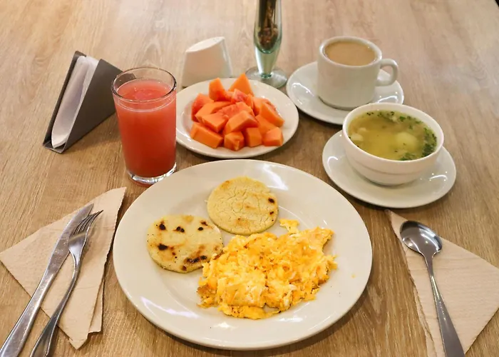 Hotel con piscina: Hotel León Dorado