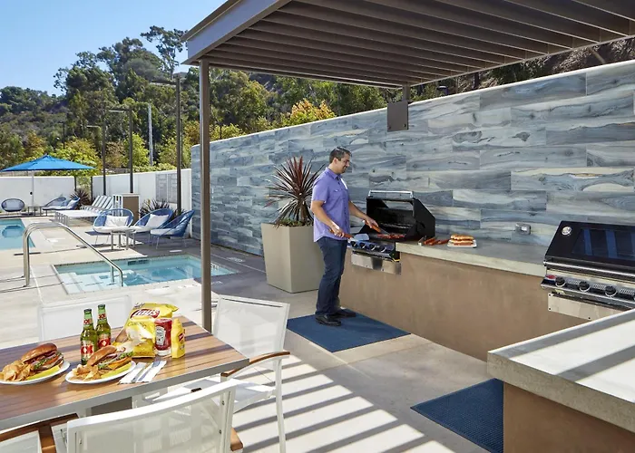 Hotel with pool: Homewood Suites By Hilton San Diego Hotel Circle/Seaworld Area