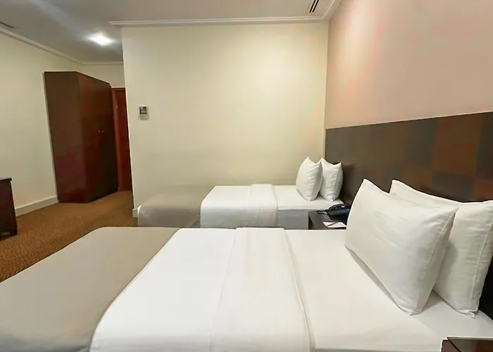 Hotel near College: Ayass Hotel