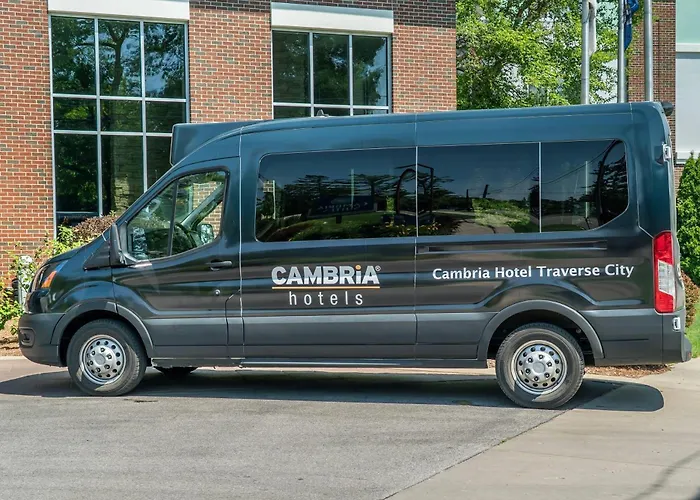 Hotel near College: Cambria Hotel Traverse City