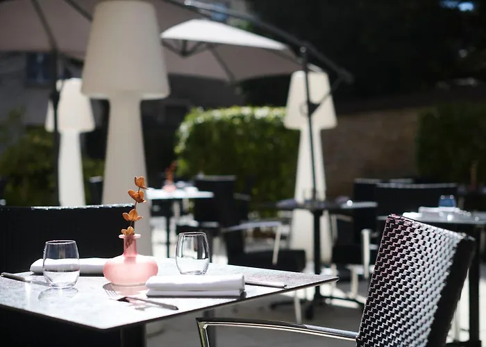Maison Philippe Le Bon Hotel, Restaurant & Bar Le 19