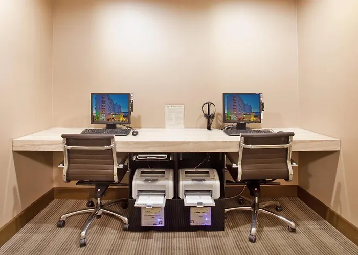Motel: Holiday Inn Vancouver-Centre Broadway By Ihg