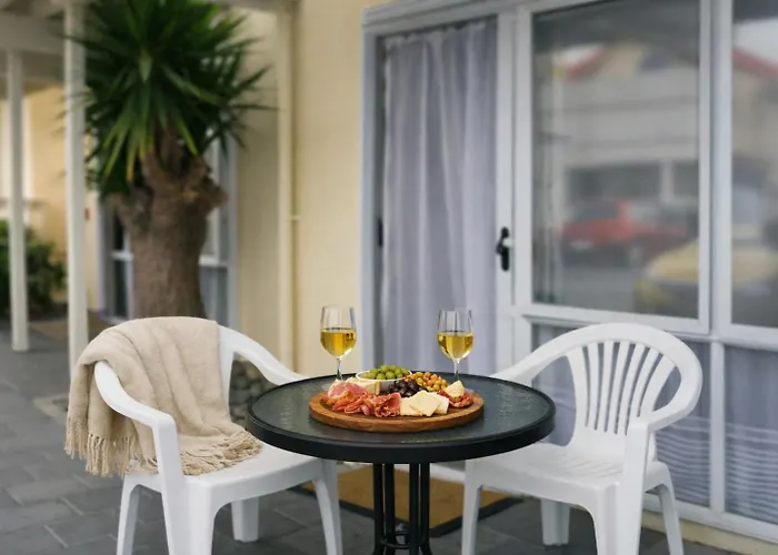 Bk'S Fountain Court Motel