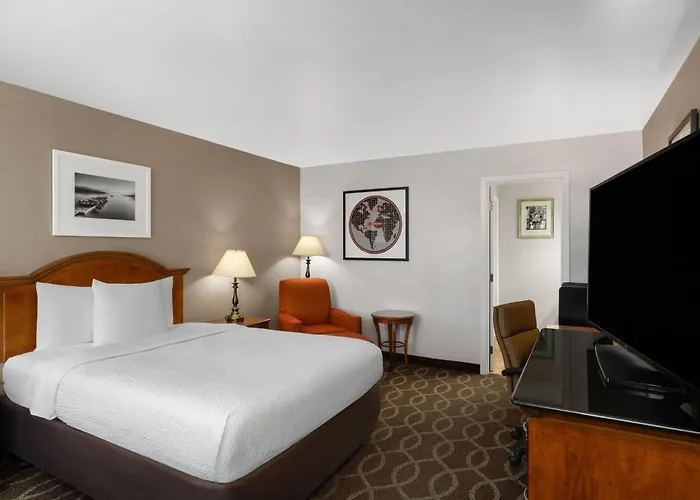 Ramada Bayside Inn & Suites Eureka