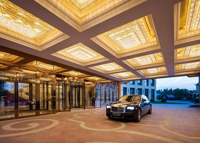 Radisson Blu Forest Manor Shanghai Hongqiao - Near Necc
