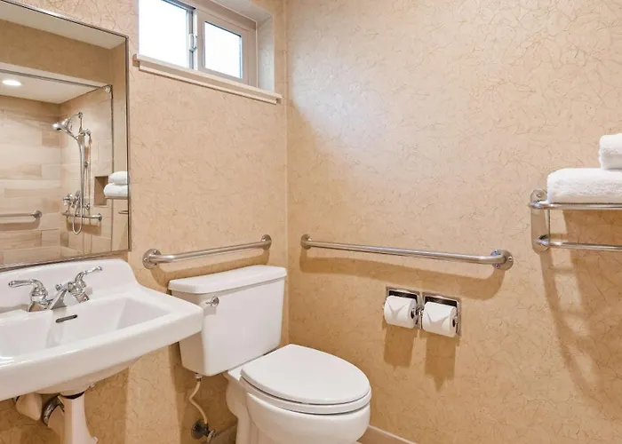 Best Western Plus Black Oak