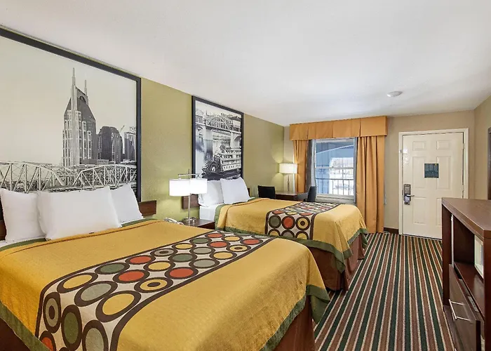 Super 8 By Wyndham West