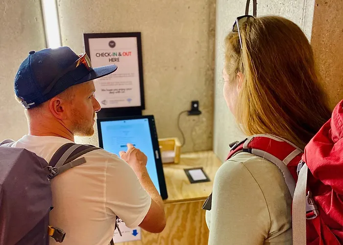 Peaky Riders Self Check-In Hotel