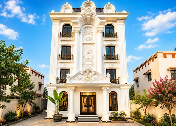 Lake Hotel Sóc Sơn