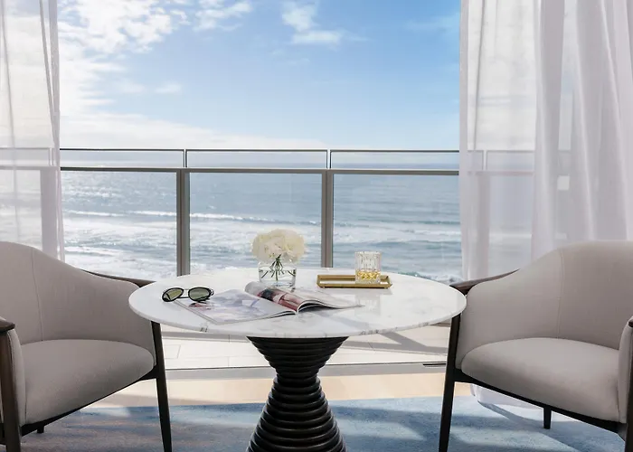Kid friendly hotel Langham, Gold Coast And Jewel Residences
