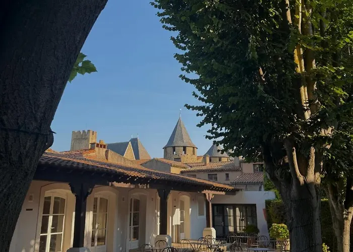 Le Donjon - Coeur De La Cite Medievale