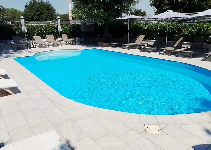 Hotel Con Piscina Capodichino International