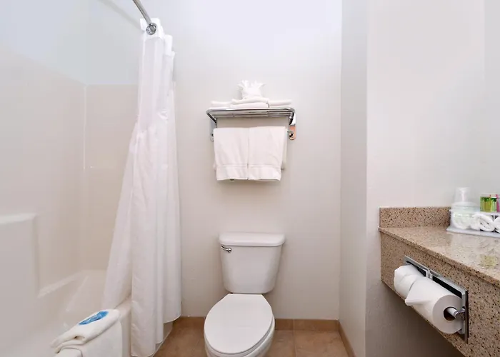 Holiday Inn Express Hotel & Suites Omaha West By Ihg
