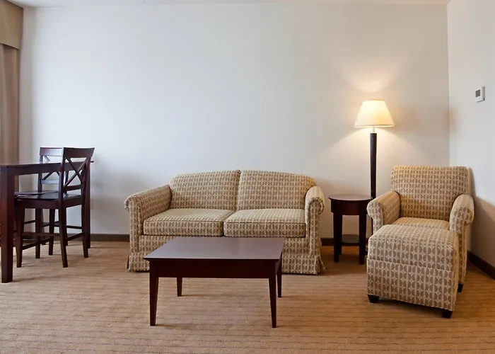 Holiday Inn Madison At The American Center By Ihg