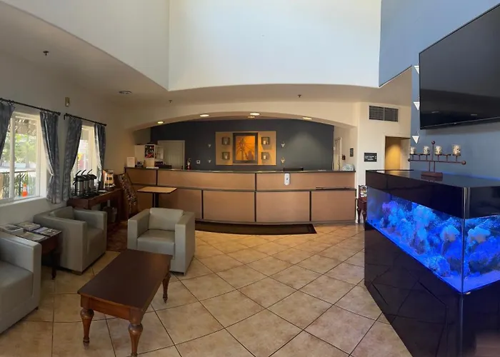 Lamplighter Inn & Suites