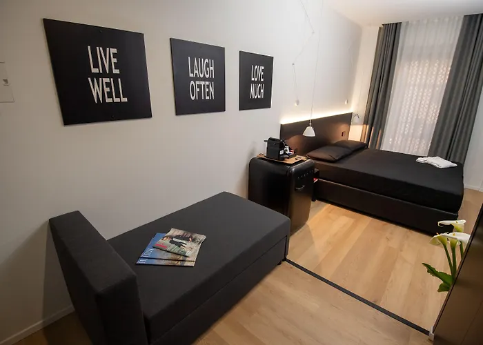 Contemporaneamente 147 - Modern&Comfort Rooms