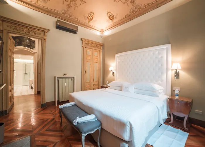 Royal Palace Hotel